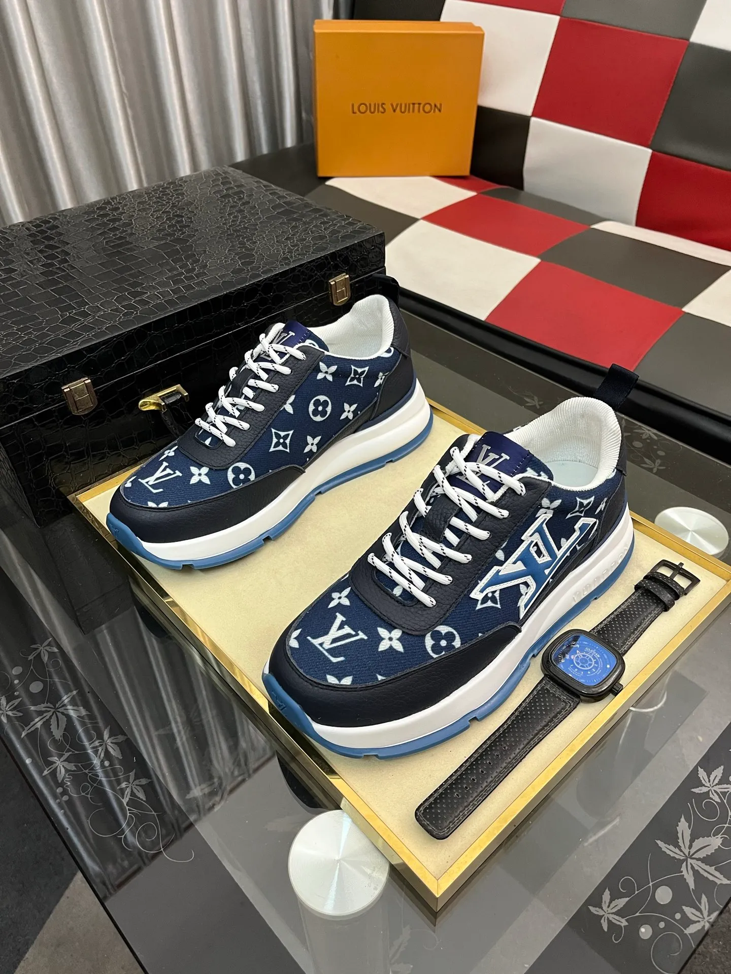 Men's shoes 💰: 438⌚️⌚️[LOUIS VUITTON] Same style as Louis Vuitton* official website🚹Men's high-top casual shoes❤️Same style as popular celebrities ~ best-selling at home and abroad Lv focuses on the checkerboard series...Imported first-layer cowhide with special fabrics➕Full sheepskin lining➕Brand-specific hollow outsole💎Number of codes: 38-443️⃣Colors available